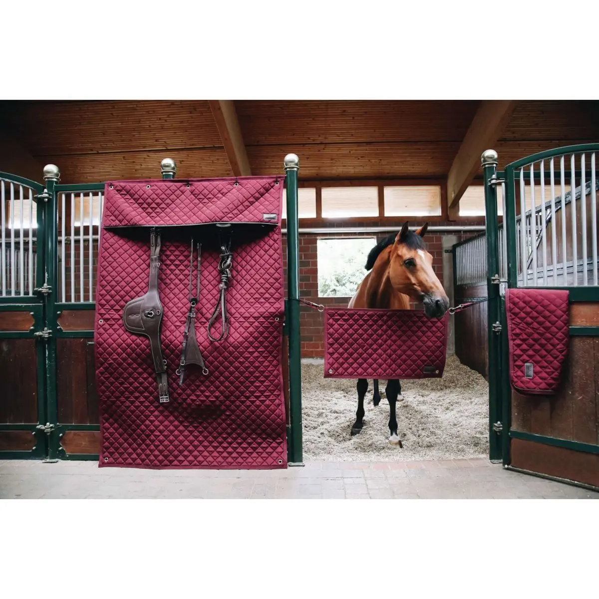 Kentucky Stable Curtain Bordeaux 1