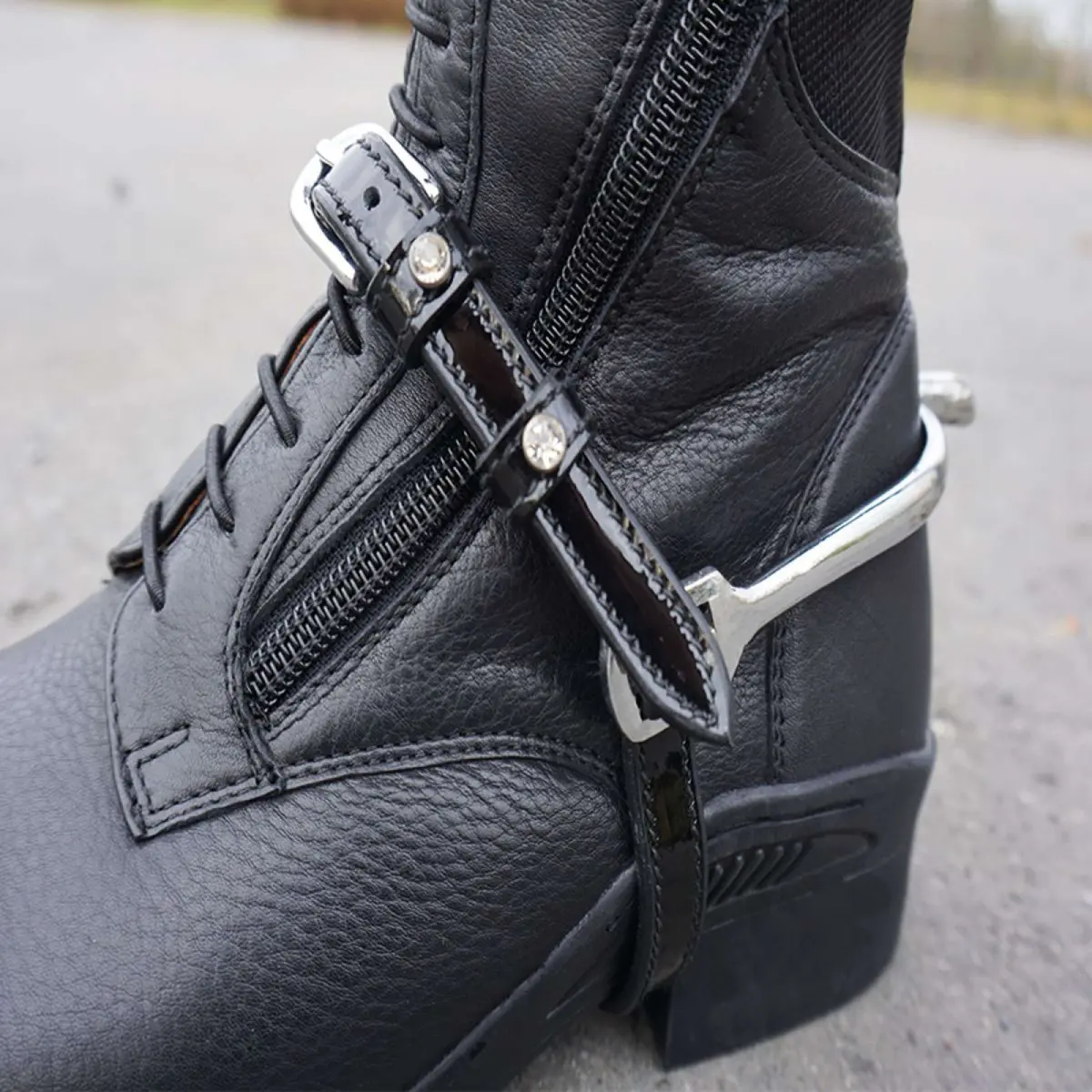 Kavalkade Sporenriempjes Crystal Zwart Lak 1