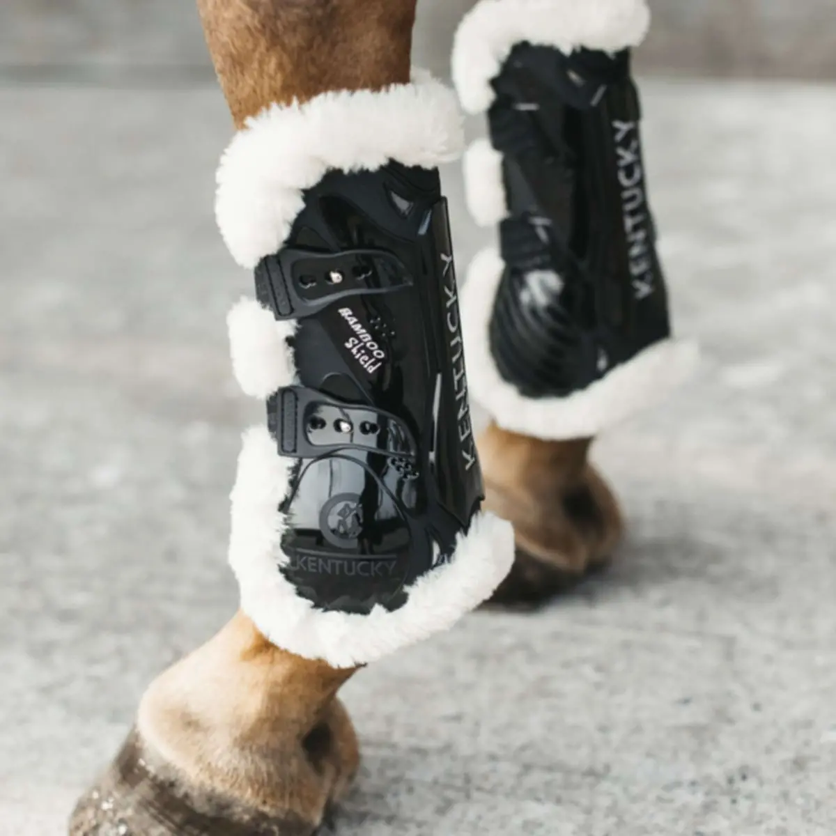 Kentucky Peesbeschermers Bamboo Elastic Vegan Sheepskin Zwart 1