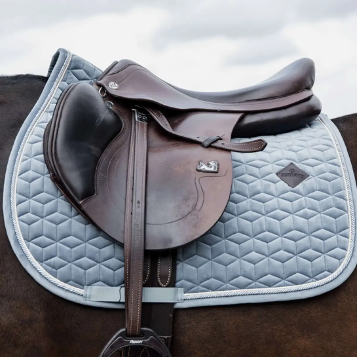 Kentucky Zadeldekje Velvet Springen Light Blue 1