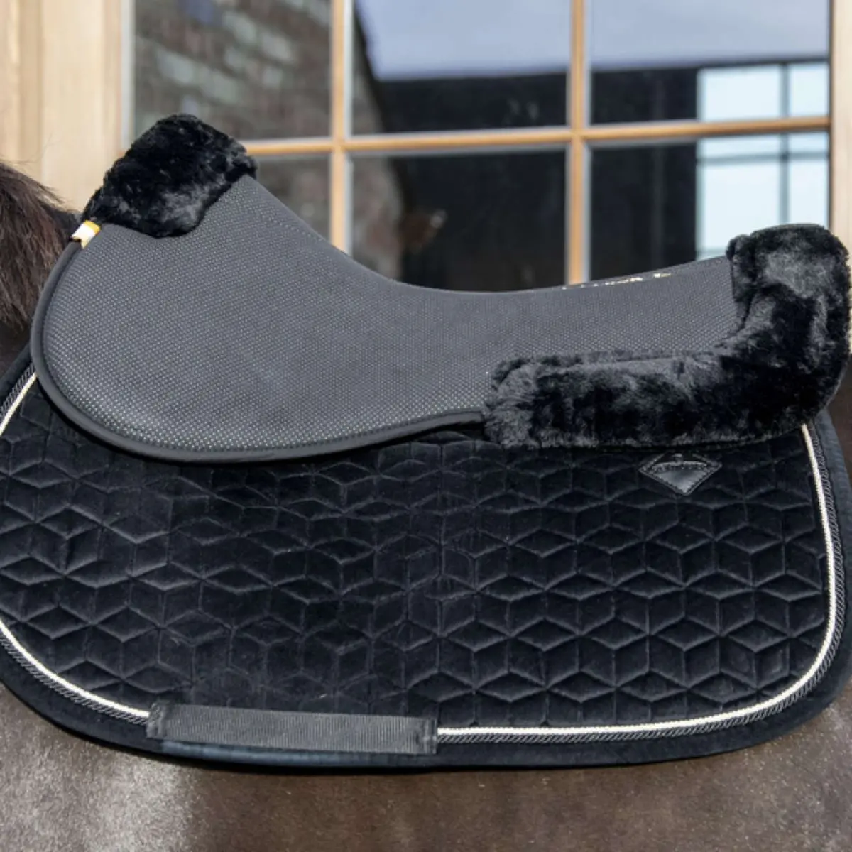 Kentucky Zadelonderlegger Halfpad Anatomic Absorb Sheepskin Black 1