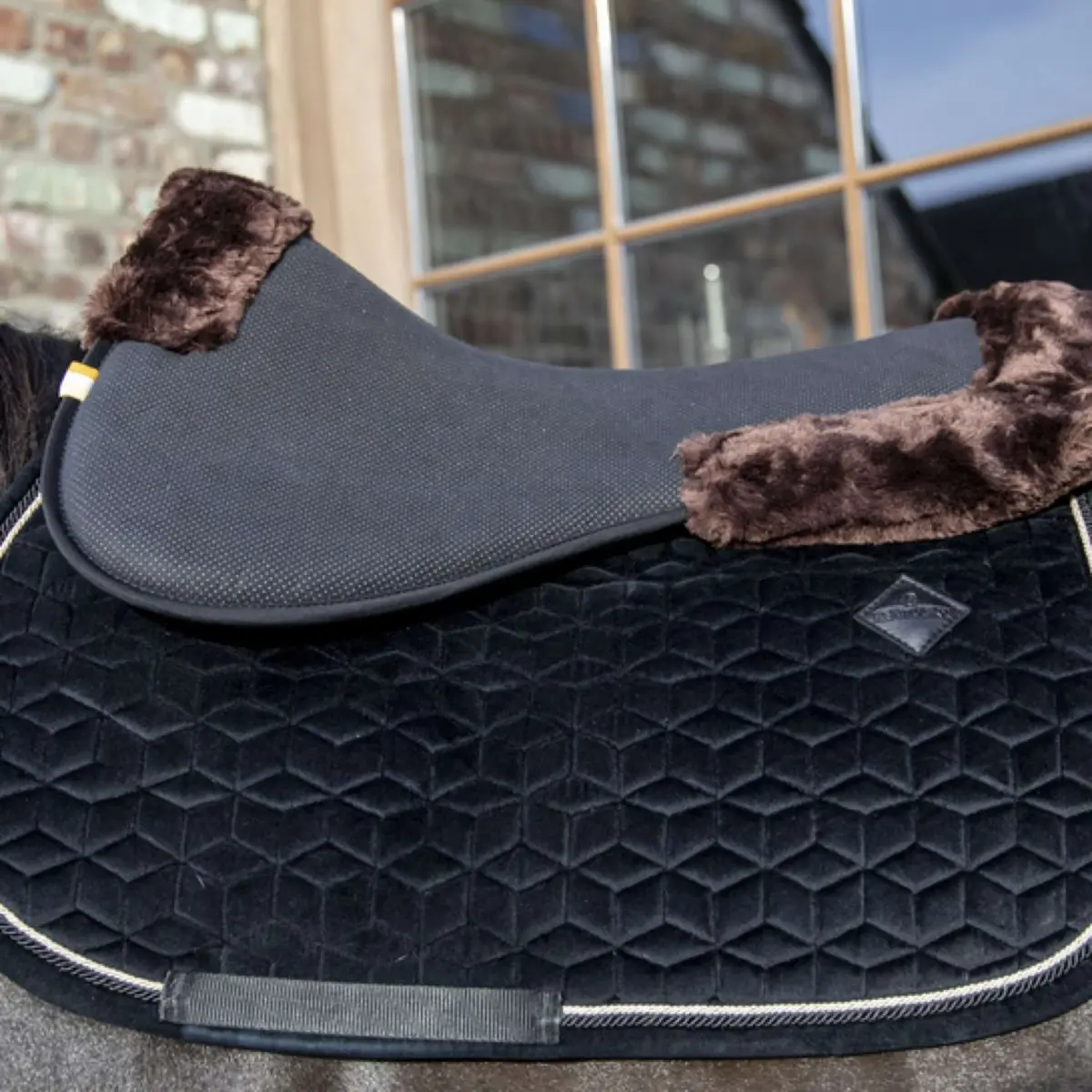 Kentucky Zadelonderlegger Halfpad Anatomic Absorb Sheepskin Bruin/Zwart 1