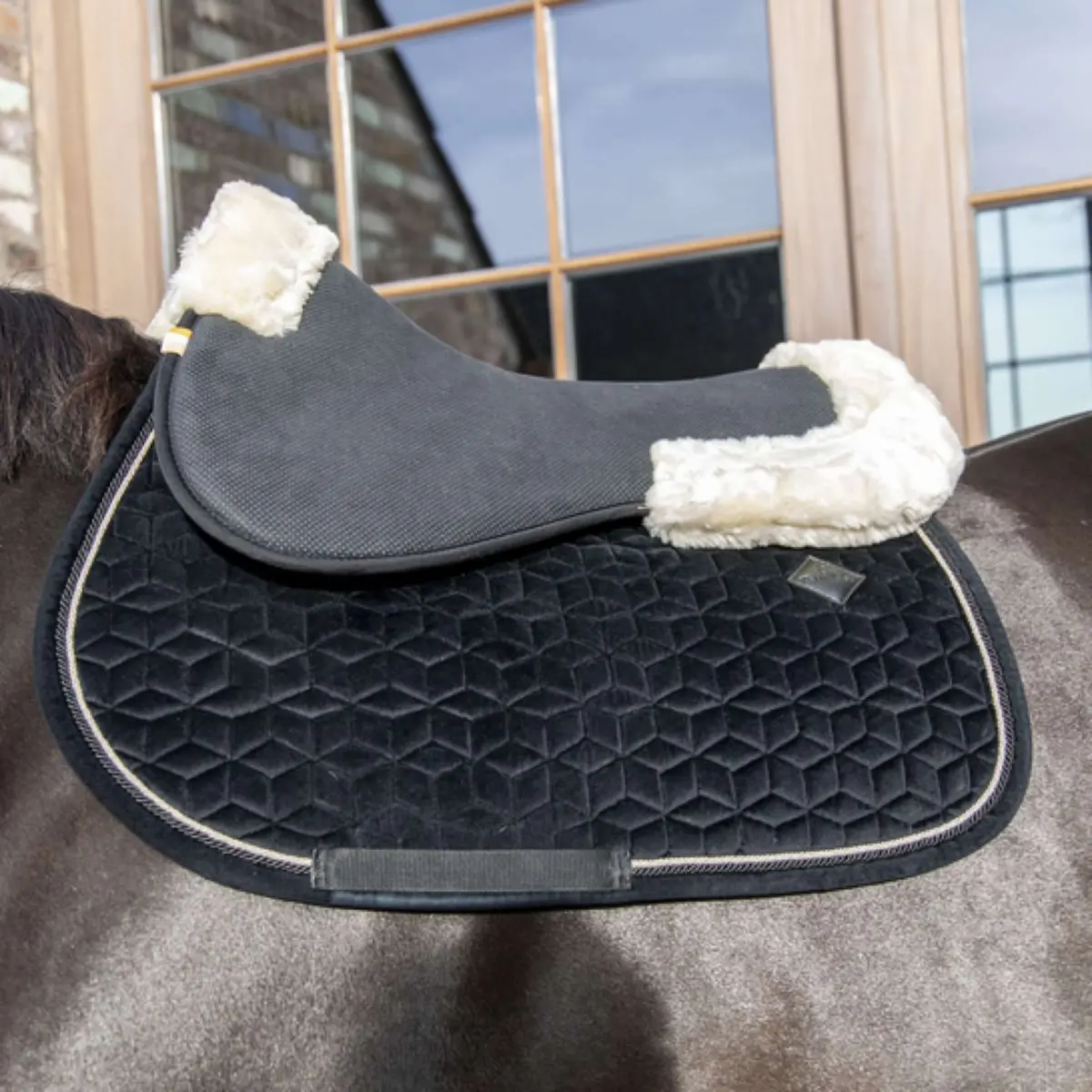 Kentucky Zadelonderlegger Halfpad Anatomic Absorb Sheepskin Black/Natural 1