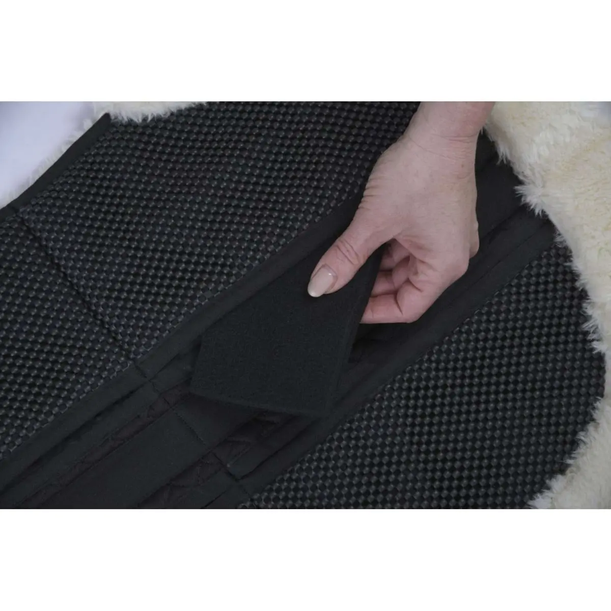 Kerbl Zadelonderlegger Corrective Antislip Nep Bont Zwart 1