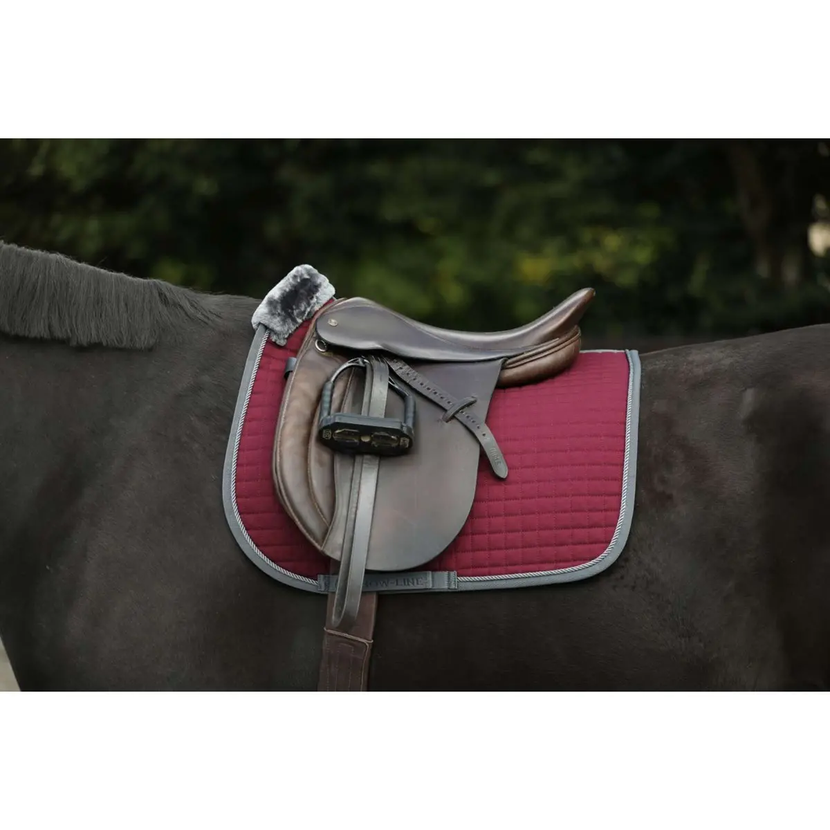 Bucas Zadeldekje Show-Line Dressuur Burgundy 1