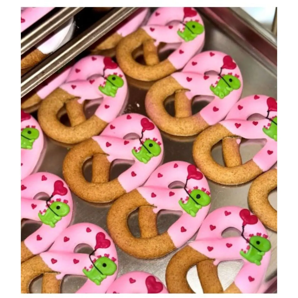 Candy Horse Love Koekje Iced Pretzel 1